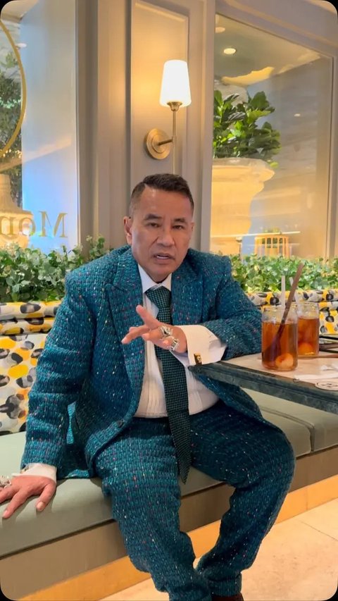 Hotman Paris menyebut 2 opsi dalam pesan terbuka untuk Presiden Jokowi setelah kebijakan pajak hiburan naik 40 hingga 75 persen. Salah satunya, Perpu. (Foto: Dok. Instagram @hotmanparisoff