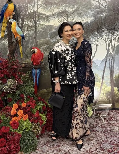 Inspirasi Model Atasan Batik Wanita untuk Tampilan Santai dan Elegan, Wajib Dimiliki di 2025 (source: blibli)