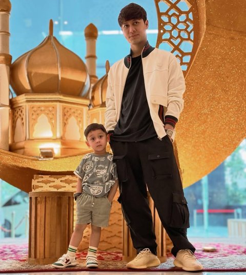 4 Potret Rizky Billar dan Levian Sang Putra Berpose Kembar Super Menggemaskan, Banjir Pujian