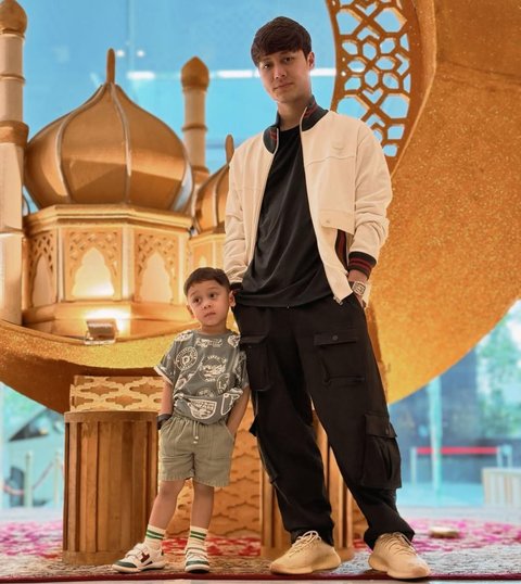 4 Potret Rizky Billar dan Levian Sang Putra Berpose Kembar Super Menggemaskan, Banjir Pujian