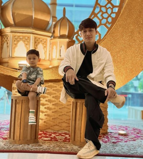 4 Potret Rizky Billar dan Levian Sang Putra Berpose Kembar Super Menggemaskan, Banjir Pujian