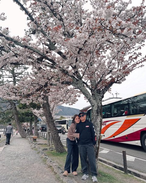 Potret Bahagia Wendy Cagur Liburan ke Jepang, Ajak Anak Istri ke Kyoto
