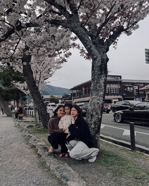 Potret Bahagia Wendy Cagur Liburan ke Jepang, Ajak Anak Istri ke Kyoto