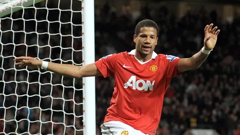 Puncaknya terjadi di laga FA Cup melawan Arsenal pada 2003. Pada saat itu MU kalah dan Fergie marah besar kepada Beckham yang tampil buruk saat itu dan menendang sebuah sepatu yang mengenai d