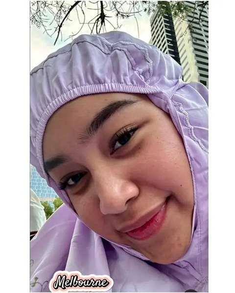 Momen Lebaran 2025 Mayangsari bersama keluarga besar. (sumber: Instagram/mayangsari_official)