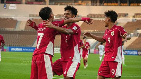 Evandra Florasta mencetak dua gol saat Timnas Indonesia U-17 menang 4-1 atas Timnas Yaman U-17 dalam laga kedua Grup C Piala Asia U-17 2025 yang berlangsung di Prince Abdullah Al-Faisal Stadi