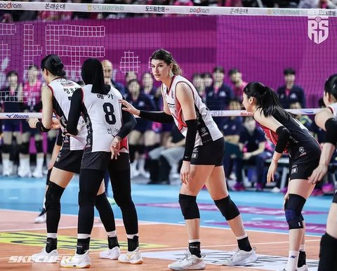 Red Sparks kalah dari Pink Spiders pada game 2 final Liga Voli Korea dengan skor 2-3 (25-23, 25-18, 22-25, 12-25, 12-15) di Incheon Samsan World Gymnasium, Rabu (2/4/2025). (foto: instagra