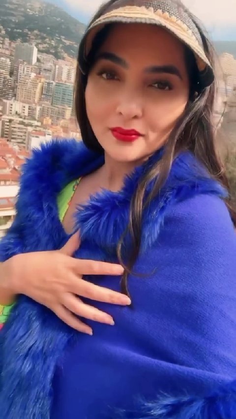 4 Potret Cantik Ashanty Liburan ke Monte Carlo, Chill Pakai Dress Kuning dengan Anggun