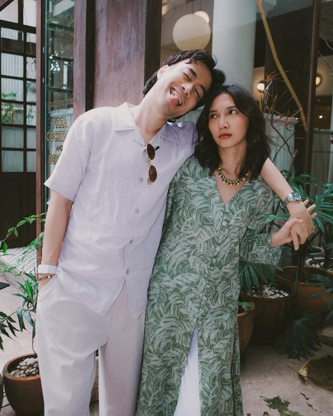 Tampil Serasi dengan Outfit Couple, Intip Gaya Kompak Vidi, Sheila dan Nadin, Faishal