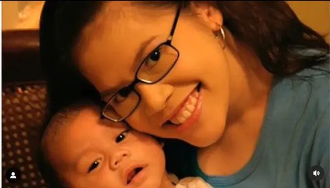 6 Potret Lawas Gisca Putri Anak Dewi Yull Bersama Buah Hatinya, Meninggal di Umur 28 Tahun Gara-Gara Meningitis