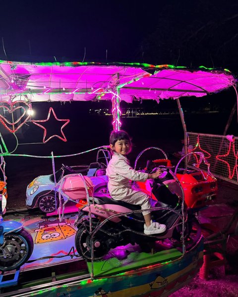 Potret Liburan Ria Ricis dan Moana di Sumba, Mulai Naik Kuda hingga Main Kano di Sungai