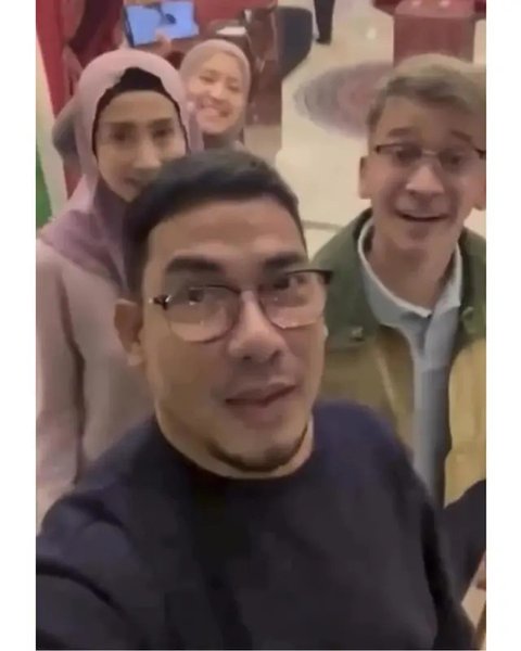 6 Potret Ruben Onsu Imami Salat Desy Ratnasari dan Anaknya Usai Bukber Puasa Syawal Viral di Media Sosial