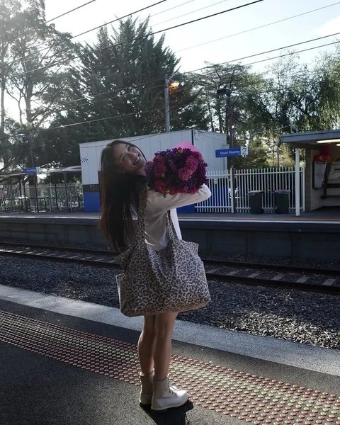 6 Potret Yasmin Napper Liburan Keliling Australia, Tampil Chic dan Elegan di Setiap Kesempatan