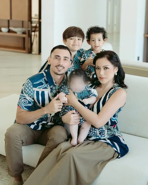 Potret Foto Keluarga Jessica Iskandar dan Vincent Verhaag. (Sumber: Instagram/inijedar)