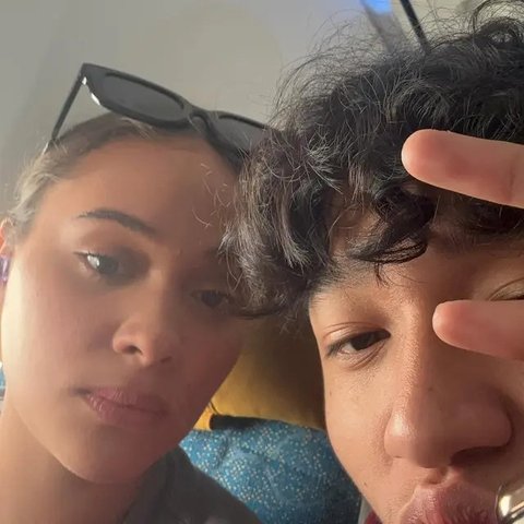 Potret Mesra Keisha Alvaro dan Aurora Ribero Pemain Film 'Komang', Terlibat Cinlok?