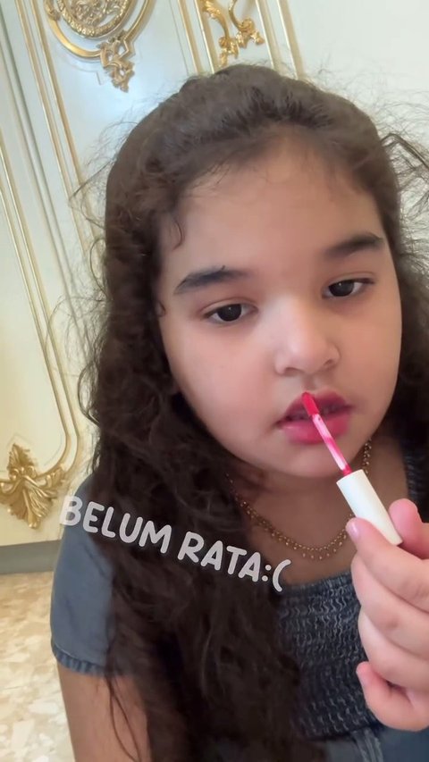 Potret Menggemaskan Ayang Anak Tasya Farasya Makeup Sendiri Tanpa Pakai Cermin, Sukses Cosplay Jadi Princess Aurora