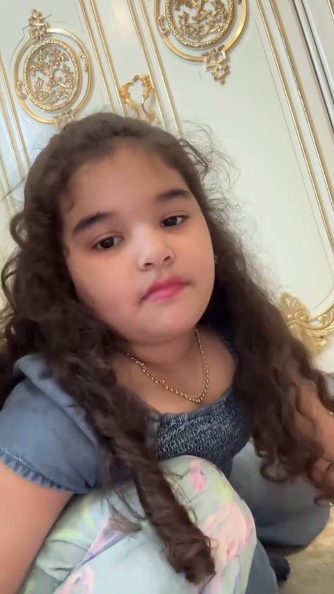 Potret Menggemaskan Ayang Anak Tasya Farasya Makeup Sendiri Tanpa Pakai Cermin, Sukses Cosplay Jadi Princess Aurora