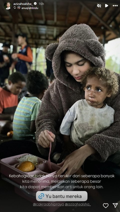 5 Potret Azizah Salsha Ikut Aksi Sosial di Wamena, Penuh Antusias Bantu Masak hingga Bermain dengan Anak-Anak