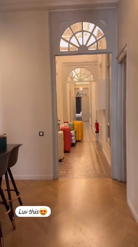 5 Potret Rumah Mewah Tempat Tinggal Ashanty Selama di Barcelona, Lokasinya di Depan Jalan Utama