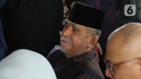 Momen Artis Tanah Air Hadiri Pemakaman Titiek Puspa di Tanah Kusir