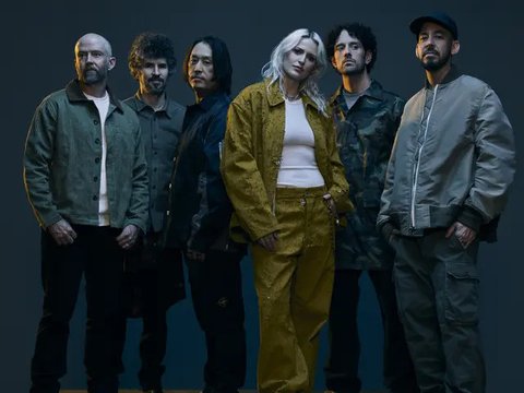 Emily Armstrong dan Linkin Park tampil dalam siaran langsung global di Warner Bros Studios pada 5 September 2024 di Burbank, California. (Timothy Norris/Getty Images via AFP)