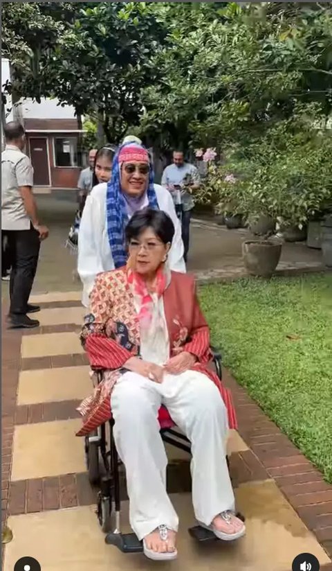 6 Potret Terakhir Titiek Puspa Hadiri Undangan Bukber Presiden SBY, Tampil Ceria saat Kumpul Bareng Artis Senior