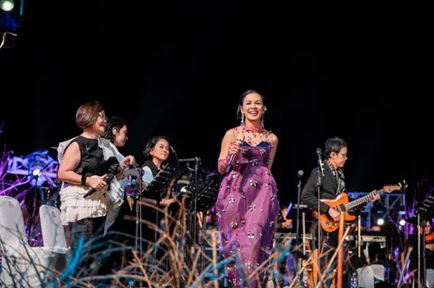 Penghormatan Andien untuk Mendiang Titiek Puspa, Nyanyikan Lagu Kupu-Kupu Malam dan Bimbi di International Golo Mori Jazz 2025