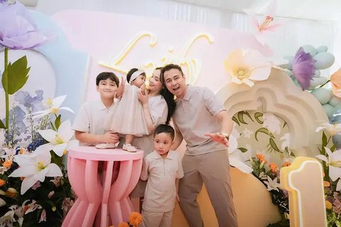 10 Potret Kemeriahan Momen Ulang Tahun Baby Lily Anak Raffi Ahmad dan Nagita Slavina di Rumah Andara, Kompak Pakai Baju Serba Krem