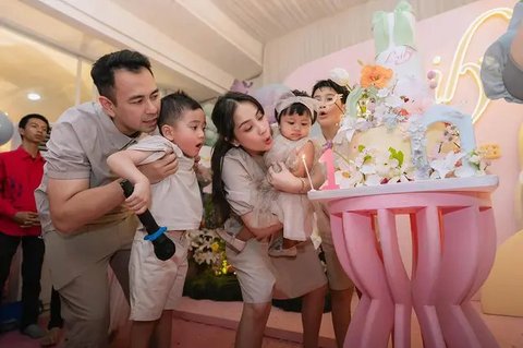 10 Potret Kemeriahan Momen Ulang Tahun Baby Lily Anak Raffi Ahmad dan Nagita Slavina di Rumah Andara, Kompak Pakai Baju Serba Krem