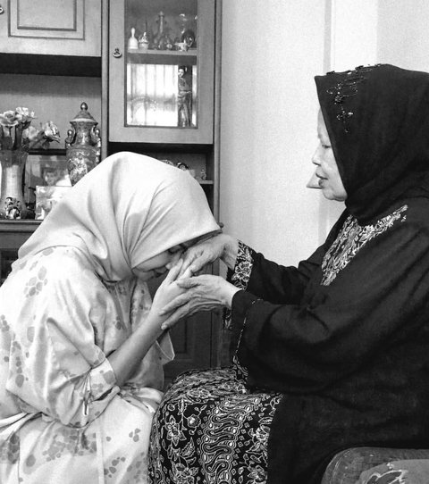 4 Potret Kenangan Terindah Alya Rohali Bersama Ibunda yang Baru Berpulang