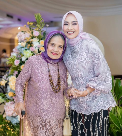 4 Potret Kenangan Terindah Alya Rohali Bersama Ibunda yang Baru Berpulang