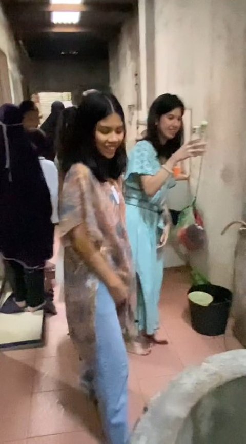 Reaksi Kocak Anak-Anak Ariyo Wahab Perdana Lihat Sumur, Tak Percaya Dulu Sang Ayah Mandi di Sana