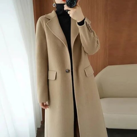 5 Inspirasi Model Jas Wanita Modern dan Elegan untuk April 2025, Bikin Tampilan Lebih Elegan