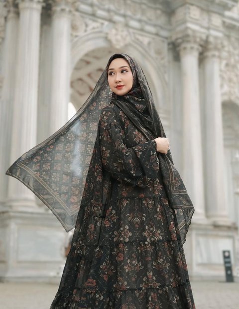 Potret 7 Artis Indonesia yang Punya Label Fashion Sendiri, Luna Maya hingga Alice Norin