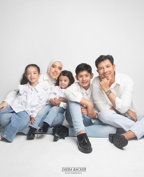 3 Potret Terbaru Keluarga Sonny Septian dan Fairuz A Rafiq, Tampil Serasi dan Memikat