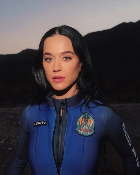 Punya Harta Kekayaan Rp6,7 Triliun, Katy Perry Akhirnya Wujudkan Mimpi Terbang ke Luar Angkasa Naik Roket Milik Jeff Bezos