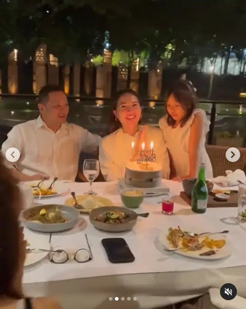 6 Potret Cantik Awet Muda Olivia Jensen di Momen Ulang Tahun ke-32, Tetap Bahagia Meski Dirayakan Sederhana Bareng Keluarga