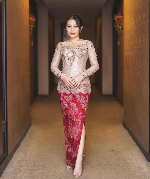 5 Model Kebaya Modern yang Sederhana namun Mewah untuk April 2025.