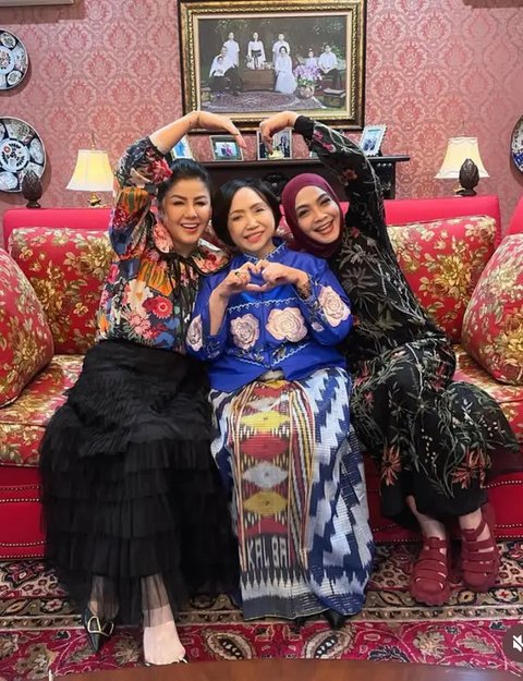 8 Gaya Old Money Desiree Tarigan Mantan Istri Hotma Sitompul yang Akrab Rieta Amalia Ibunda Nagita Slavina