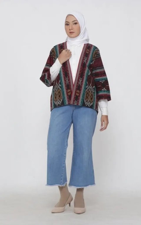 Outer Batik (Foto: Rizka Nur Laily via ChatGPT)