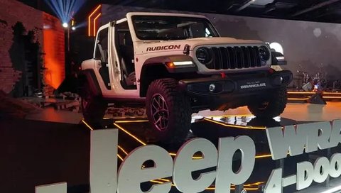 Jeep Wrangler resmi diluncurkan di Indonesia dengan harga sekitar Rp 2 miliar.