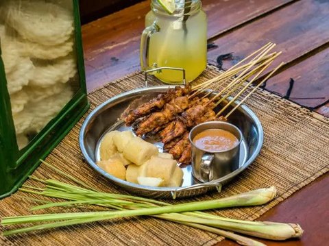 Saus Kacang, Jejak Sejarah dan Peran Pentingnya dalam Salad Tradisional Indonesia
