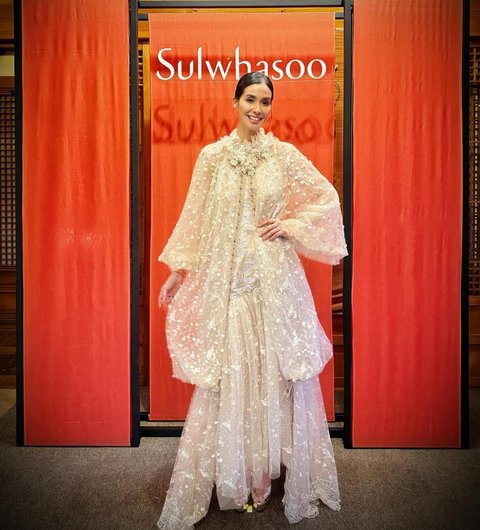6 Potret Cantik Marsha Timothy Tampil Bak Putri Bangsawan dengan Set Lace di Korsel, Anggun Menawan