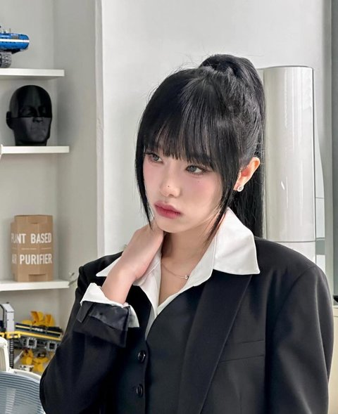 6 Potret Cantik Choi Yena dengan Poni Lurus, Tampilan Imutnya Tak Pernah Gagal