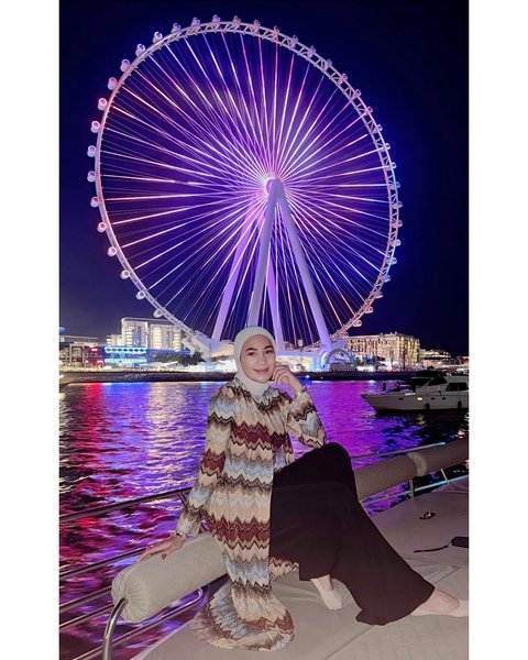 6 Potret Liburan Mewah Erin Taulany Istri Andre Taulany di Dubai, Coba Naik Jet Car hingga Makan di Restoran Mewah Burj Khalifa