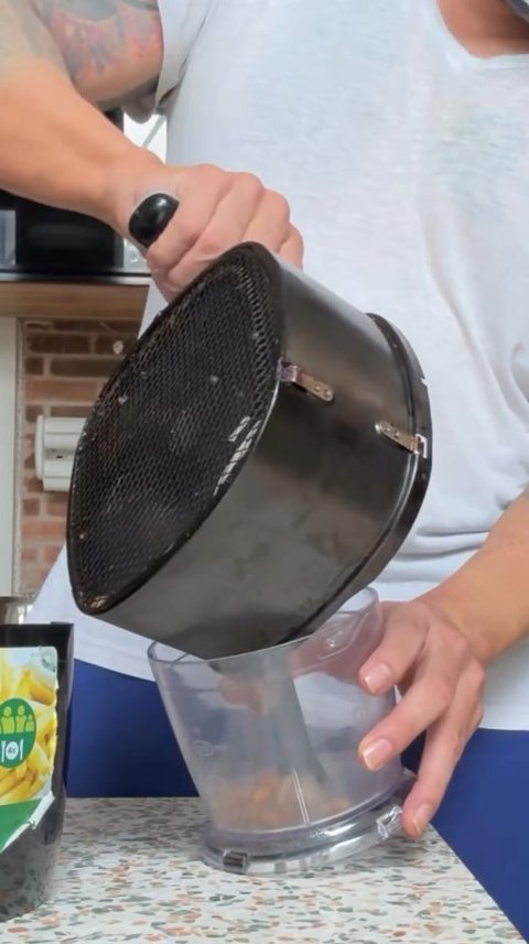 Gara-Gara Viral di Youtube, Tora Sudiro Jajal Bikin Kopi dari Biji Kurma Sambil Pakai Helm