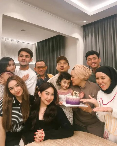 Dihadiri Adi Bing Slamet, Ini 6 Potret Keseruan Adzana dan Rizky Alatas Rayakan Ulang Tahun Anak Kedua