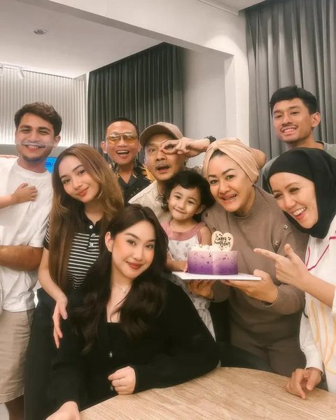 Dihadiri Adi Bing Slamet, Ini 6 Potret Keseruan Adzana dan Rizky Alatas Rayakan Ulang Tahun Anak Kedua