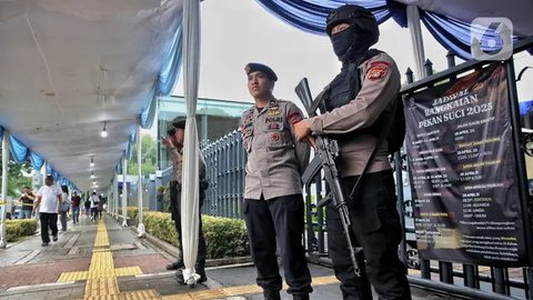Tri Hari Suci Paskah, Ratusan Polisi Perketat Keamanan Gereja Katedral Jakarta