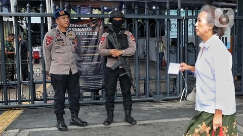 Tri Hari Suci Paskah, Ratusan Polisi Perketat Keamanan Gereja Katedral Jakarta